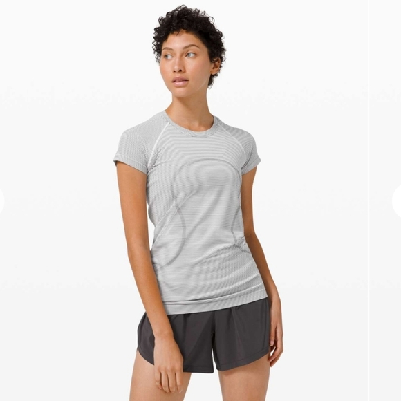 Lululemon Swiftly Tech Short Sleeve 2.0 Tempo Stripe White / Black Size 4 - Picture 1 of 8